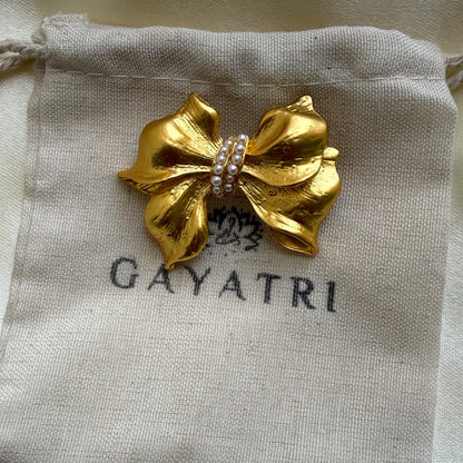 Golden bow brooch