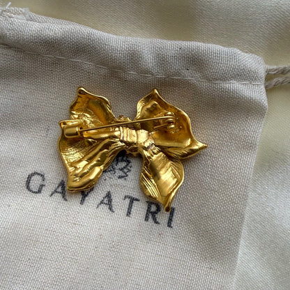 Golden bow brooch
